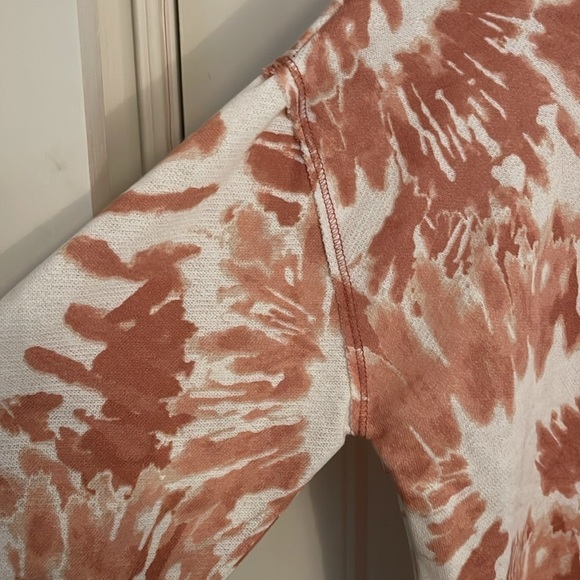 Entro tie-dyed, cotton blend on Poshmark 3/4 sleeve women’s S shirt‎ Raw edge - Picture 6 of 9